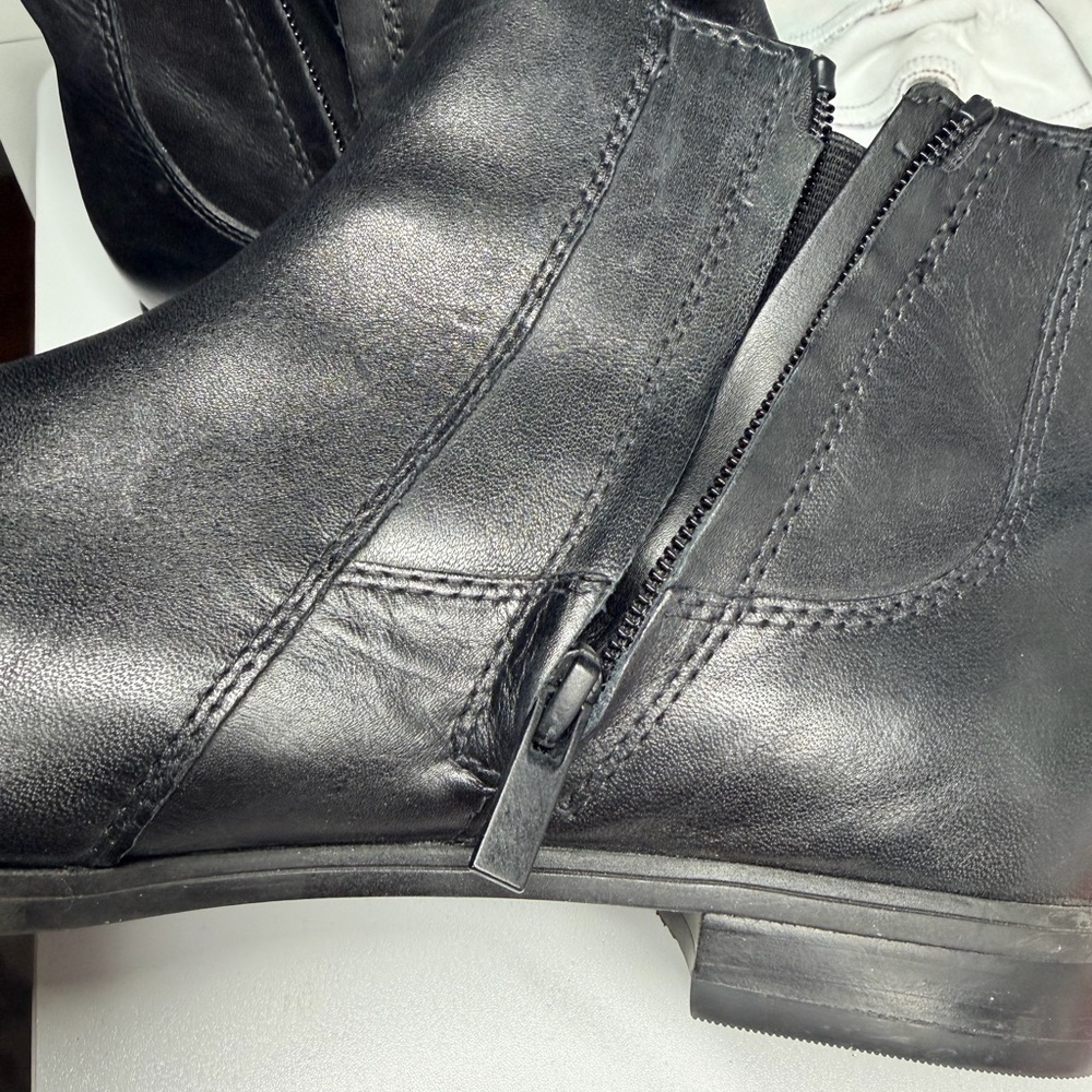 CLARKS Artisan black Leather Pointed Toe Ankle Boots Sz 8.5 - Picture 6 of 7